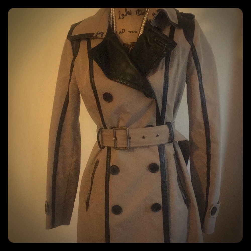 Raincoat/Trenchcoat